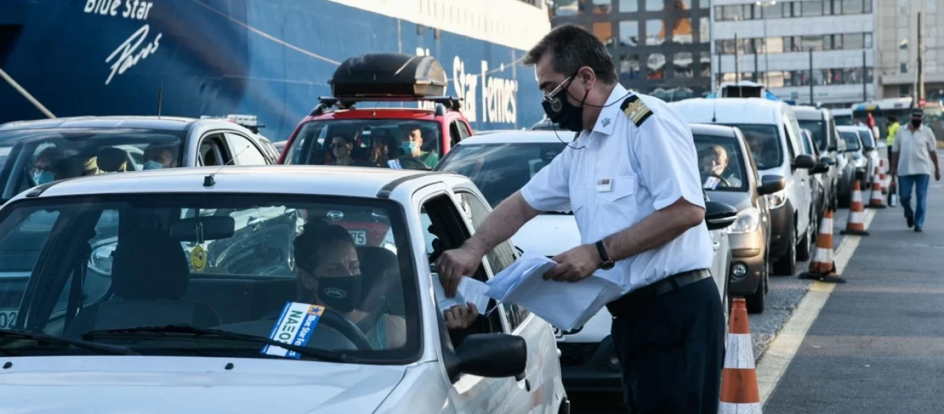 Προβλήματα στο λιμάνι του Πειραιά: Ουρές και παράπονα - «Ούτε διακοπές δεν μας αφήνουν να κάνουμε»